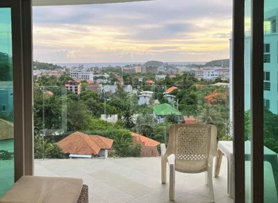 Apartment mit Balkon — Kata Ocean View condominium by Lofty
